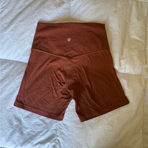 lululemon athletica High-Waist Shorts - dark terracotta